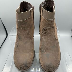 Vintage 7 Eight Adorable Chelsea Style brown Ankle boots Faux Suede‎